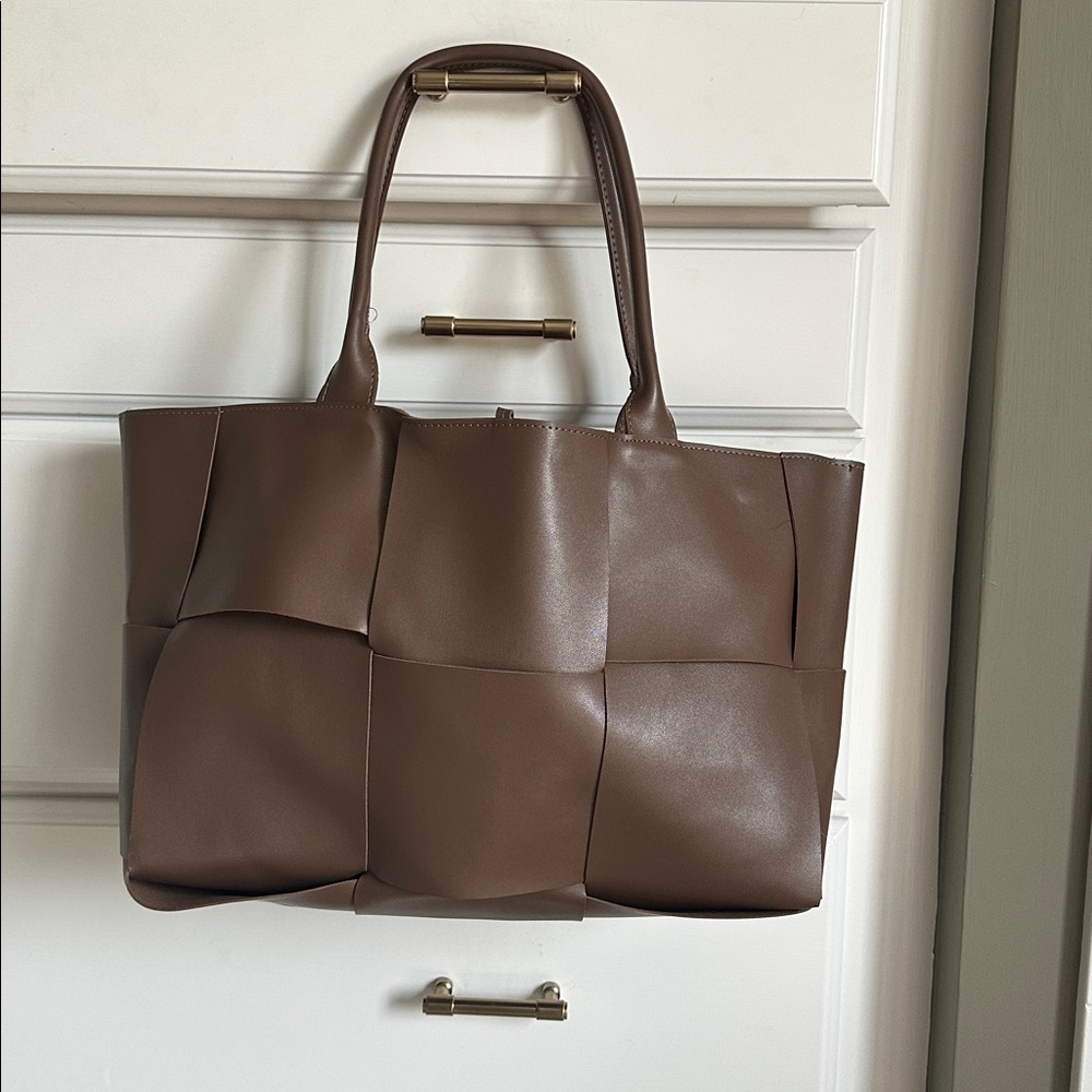 Verano Hill Leather Chocolate Brown Woven Tote Bag never used.